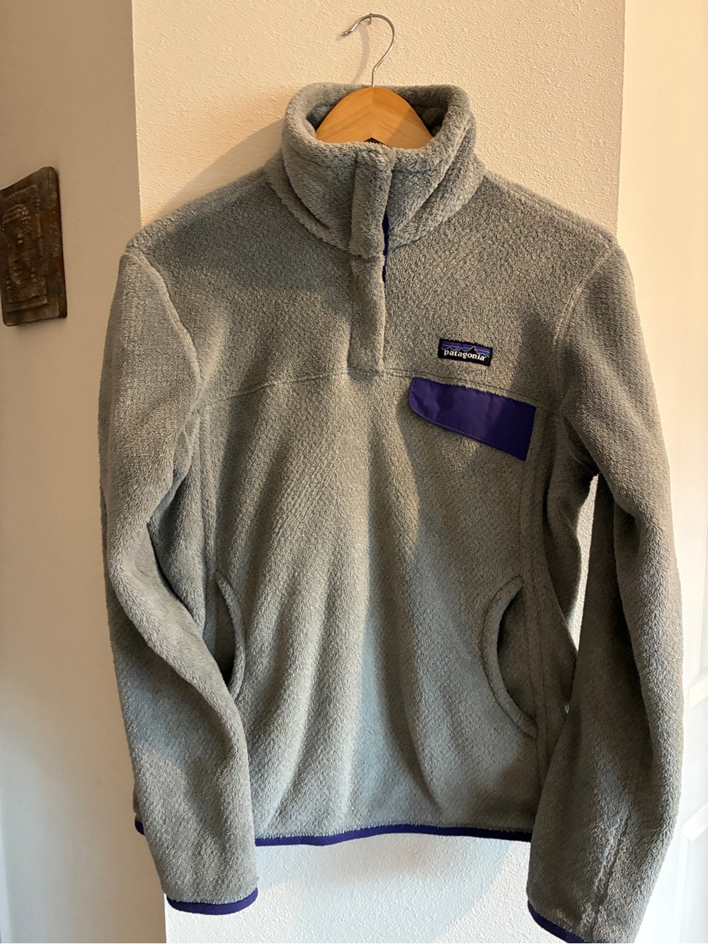 Patagonia women’s  Light Gray Fleece Quarter-Zip with Purple Pocket Trim